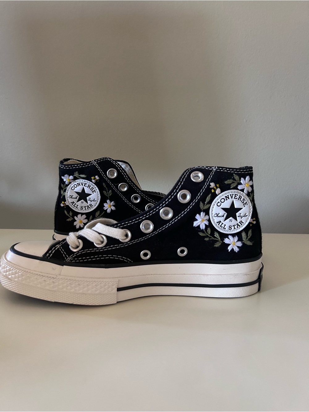 NWOB Custom Embroidered Converse Chuck Taylor Flowers Size: Men 3/Women 5 “Lucy”